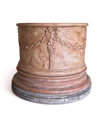 a planter that is sitting on top of a pedestal