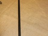 une photo montrant une paire de clubs de golf posés par terre