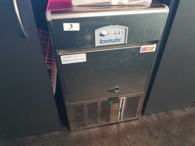an image of a refrigerator with a freezer on top of it