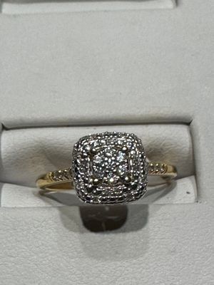 Une image représentant une bague en diamant est affichée dans un cadre blanc.