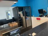 une photo d'une cuisine avec un plan de travail et un réfrigérateur