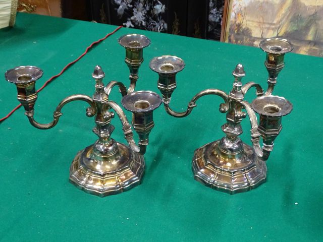 Paire de candélabres à 3 branches en métal argenté