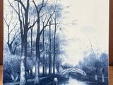 une image d'une peinture représentant un pont sur une rivière