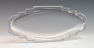 une plaque de verre transparent ornée d'un motif