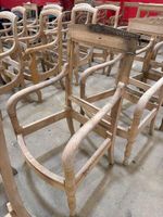 Suite de quatre bâtis de fauteuils en bois naturel, sans gar… (photo 3)