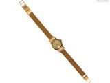 gros plan d'une montre-bracelet sur fond blanc
