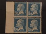 quatre timbres sur lesquels figure le visage d'un homme