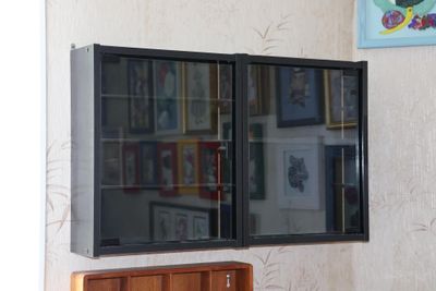 a picture of a tv that is on the wall