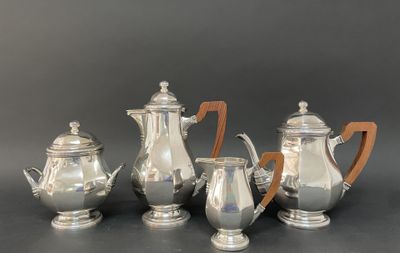 service à thé et à café en argent, composé de quatre pièces, avec des anses en bois