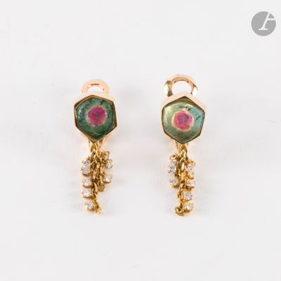 paire de boucles d'oreilles en or jaune 18 carats, serties de tourmalines et de diamants