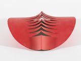 un objet rouge qui a la forme d'un arbre