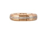 une bague en or rose sertie de diamants