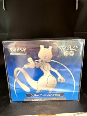 une boîte sur laquelle figure l'image d'une figurine de Pokémon