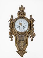 Cartel d'applique en bronze ciselé et doré à décor de masque de femme 