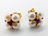 une photo d'une paire de boucles d'oreilles en perles et en améthyste