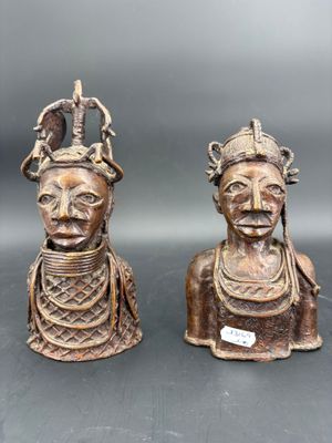 paire de figurines africaines en bronze représentant une femme et un homme