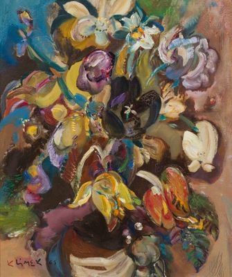 peinture d'un vase de fleurs sur une table à fond bleu