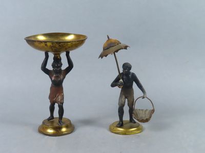 paire de figurines en bronze représentant un homme et une femme tenant des paniers