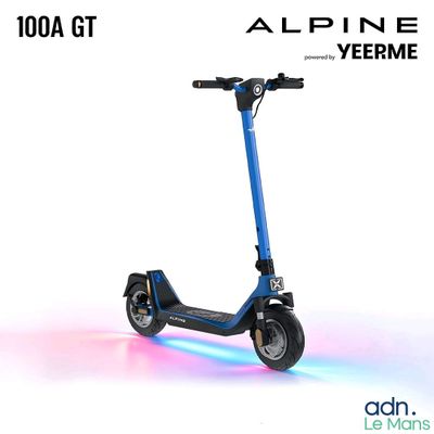 une image représentant un scooter bleu équipé d'un phare