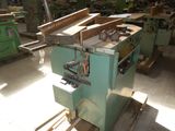 a machine that is sitting in the middle of a room