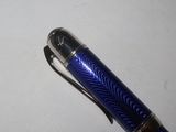 a pen that is laying on top of a table