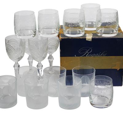 Ensemble comprenant 10 VERRES A PIED en cristal taillé et dé… - Photo 1