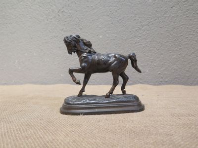 a statue of a horse that is standing on a table