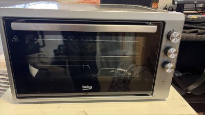 a toaster oven that is sitting on top of a table