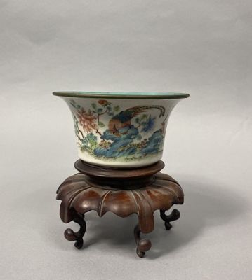 CHINE Bol à paroi évasée sur court pied en céramique émaillé… - Photo 1