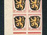 quatre timbres différents représentant des lions sur fond noir