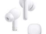 deux AirPods placés l'un à côté de l'autre sur une surface blanche