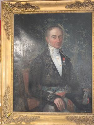 tableau représentant un homme en costume-cravate, assis sur une chaise