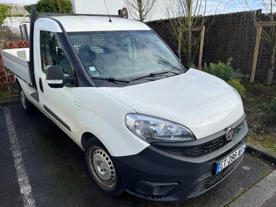 une camionnette FIAT Doblo, plateau, go, 5cv, 1ère mise en c…