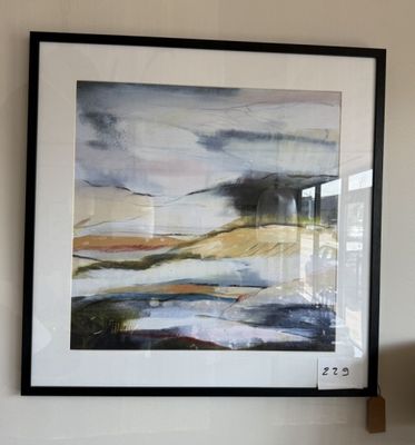 une photo d'un tableau accroché au mur