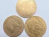 three british gold sovereigns, one of which is a sovereign and one of which is a sovereign
