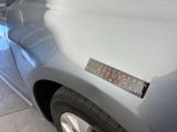a sticker on the hood of a car that says vauto