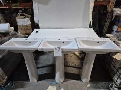 Lot de 3 lavabos avec pieds , marque Ideal Standard , Dimens…