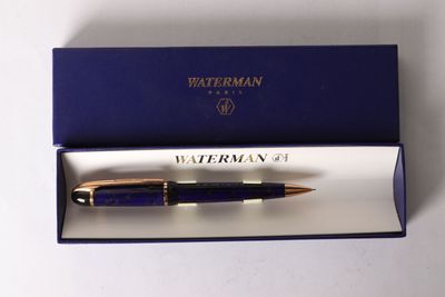 a pen in a box with a pen in it