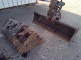 an image of a close up of a construction vehicle ' s front end