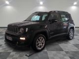 une photo d'une jeep noire garée dans un garage