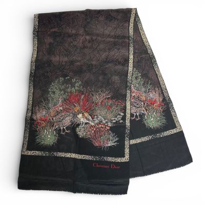 DIOR Étole en soie noire à décor d'oiseaux.