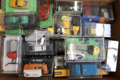 Ensemble de véhicules taille réduite Certains dans leur boît… - Photo 1