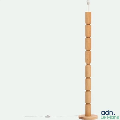une image représentant une lampe en bois