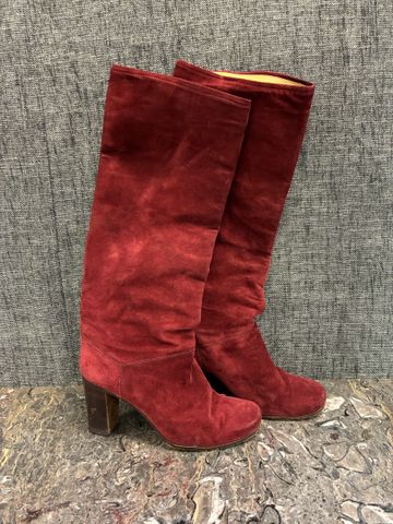 CELINE Paris – Paire de bottes à talon en daim bordeaux. Taille :...