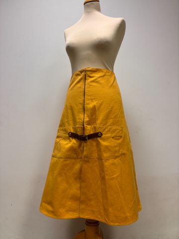 HERMES - Jupe en toile jaune, fermeture cuir piqué sellier. Très ...