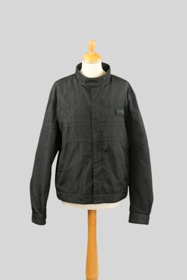 PRADA. Blouson en nylon noir surpiqué façon motard, col mont… - Photo 1