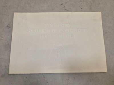 une image représentant une feuille de papier sur laquelle figure le portrait d'une personne