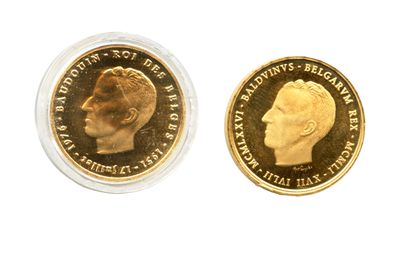 deux pièces d'or portant le portrait d'un homme et d'une femme