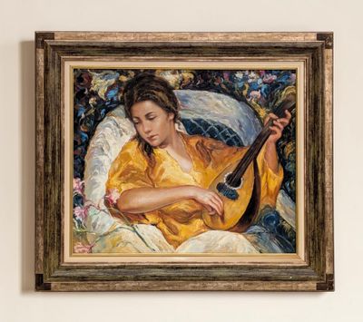 un tableau représentant une femme jouant de la guitare, accroché au mur