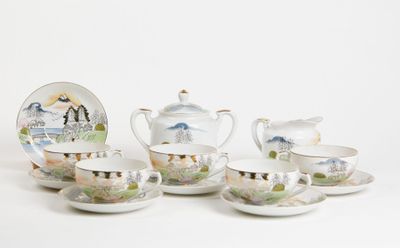 JAPON. Service à thé en porcelaine à décor de paysage japona…